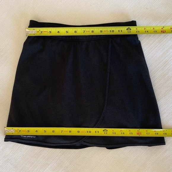 LOUIS GARNEAU Cycling Skirt with integrated shorts size small - Picture 10 of 12